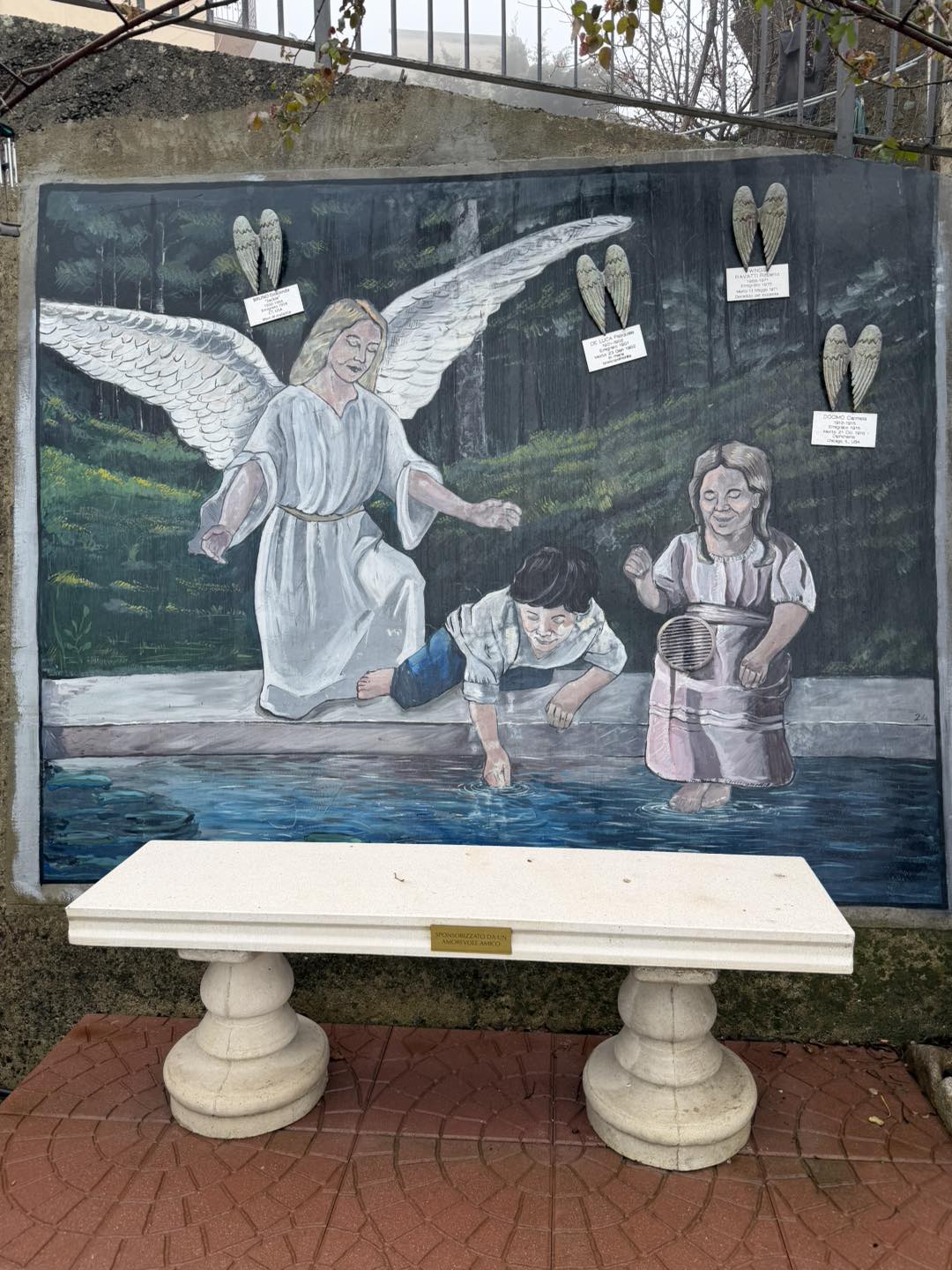 Murale dipinto sui muri del centro storico di Rose